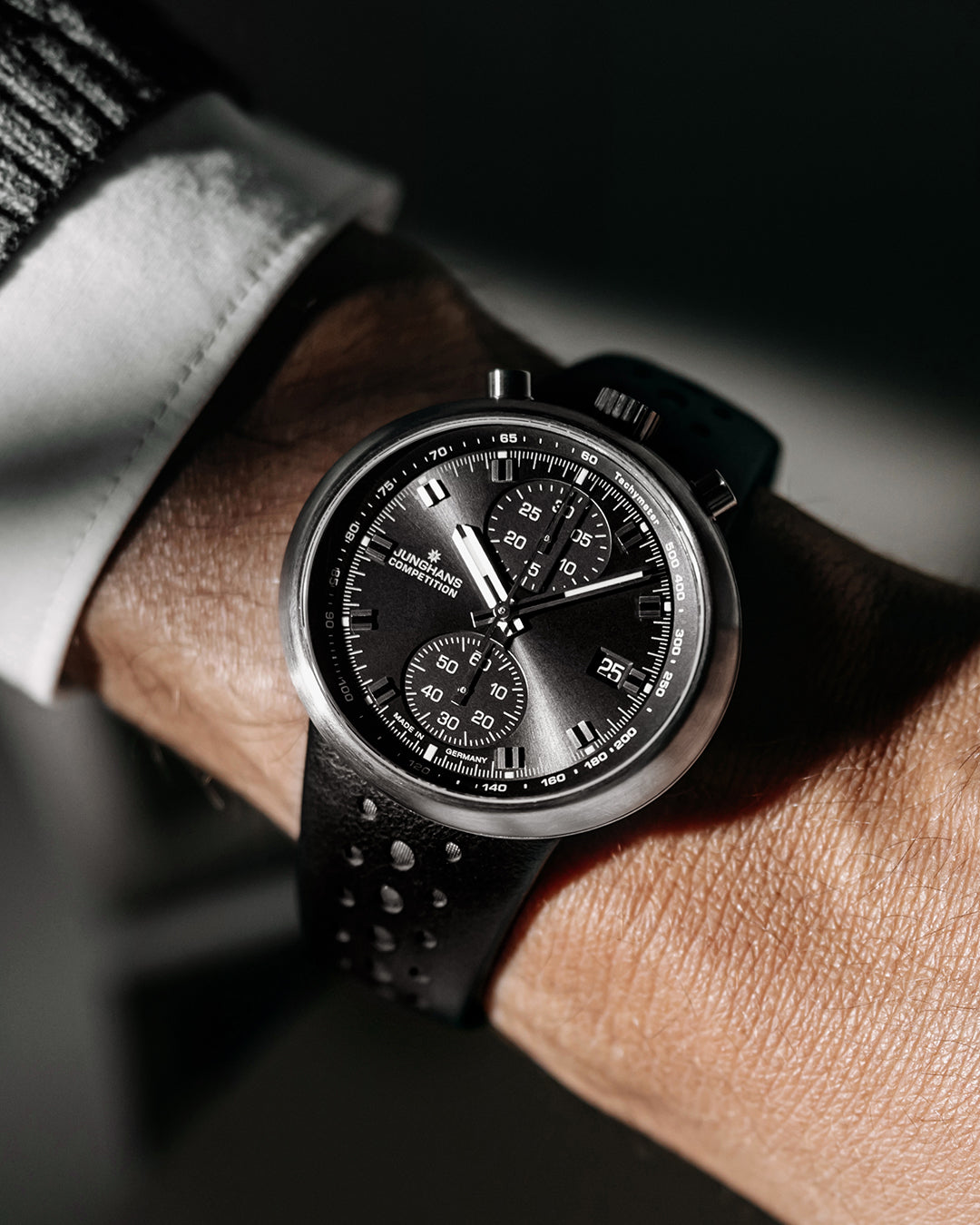 Junghans 1972 Competition Black-AW – Ansicht 3