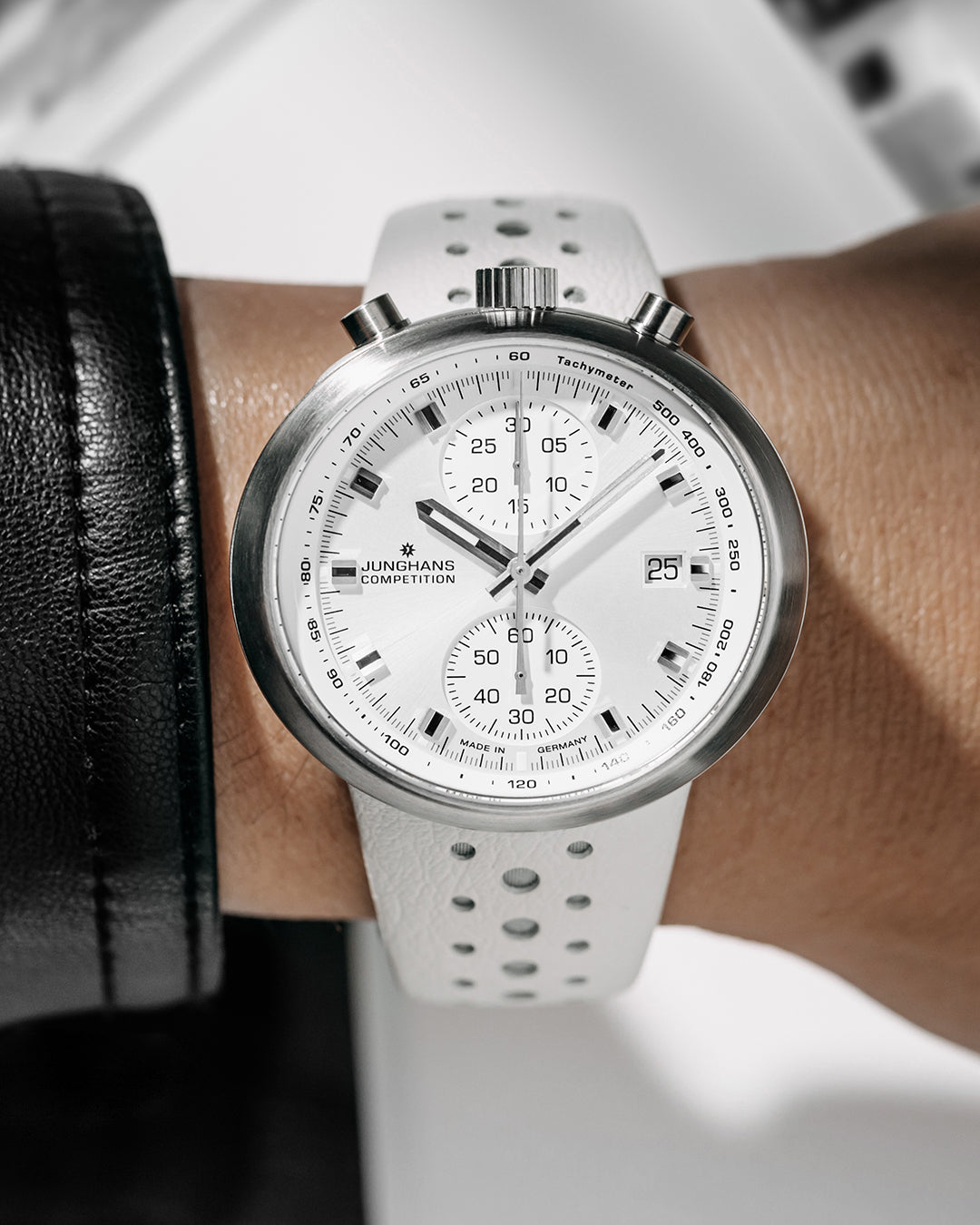 Junghans 1972 Competition White-AW – Ansicht 3
