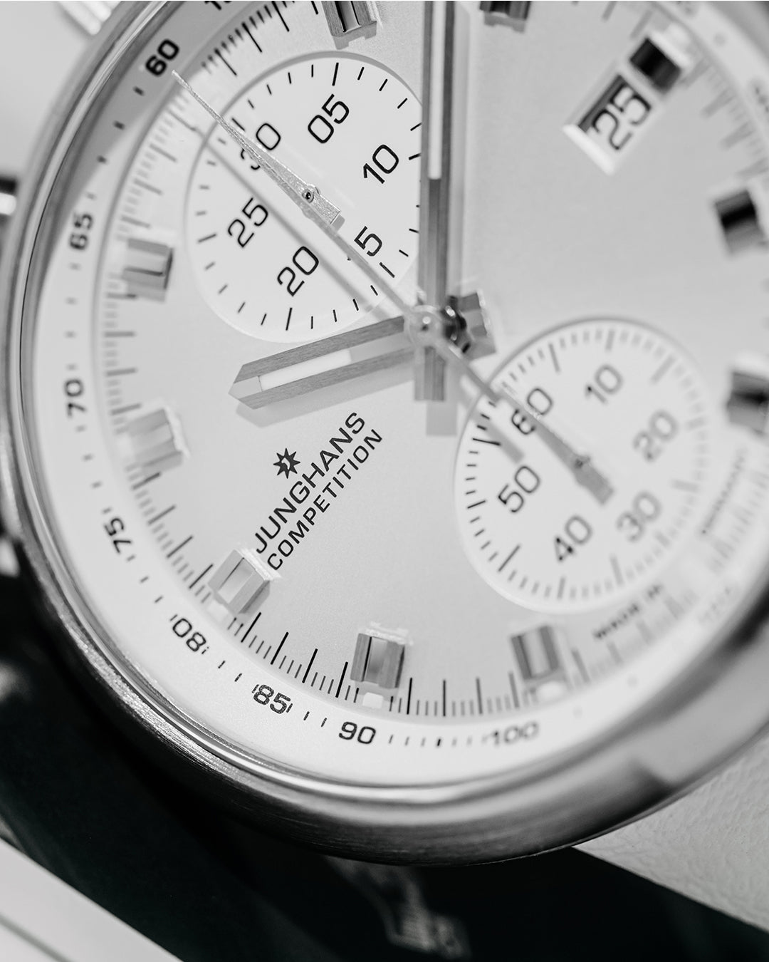 Junghans 1972 Competition White-AW – Ansicht 4