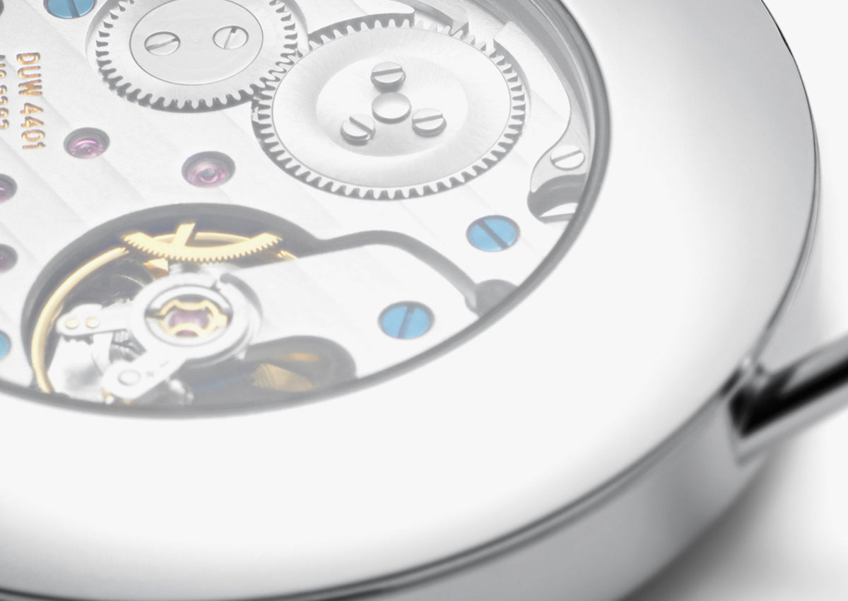 Nomos Metro Datum Gangreserve Glasboden – Ansicht 3