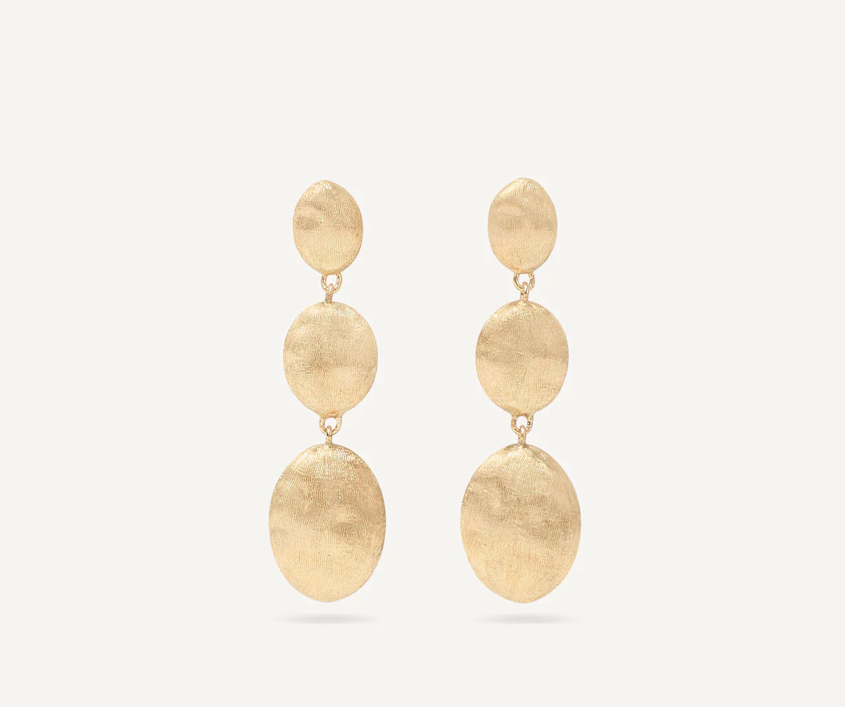 Dreifacher Ohrring aus Gold mit ovalen Schmuckelementen